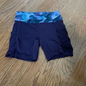 Lululemon size 4 shorts with pockets purple